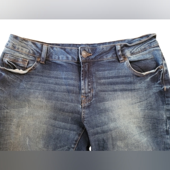 BLUENOTES Boyfriend Purposely Distressed Blue Denim Jeans, Size 30 - Picture 5 of 13